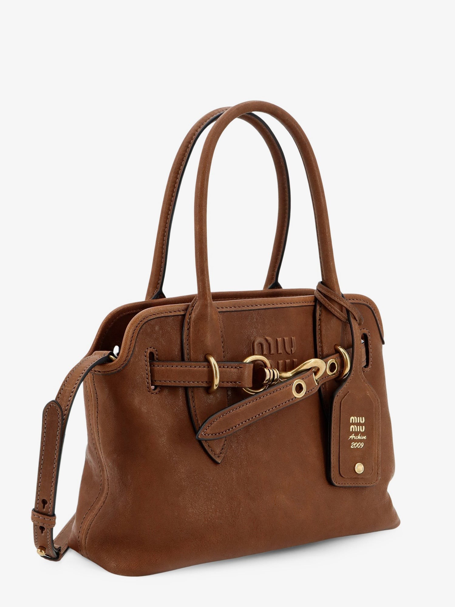 Aventure leather handbag with embossed lettering logo - Image 3