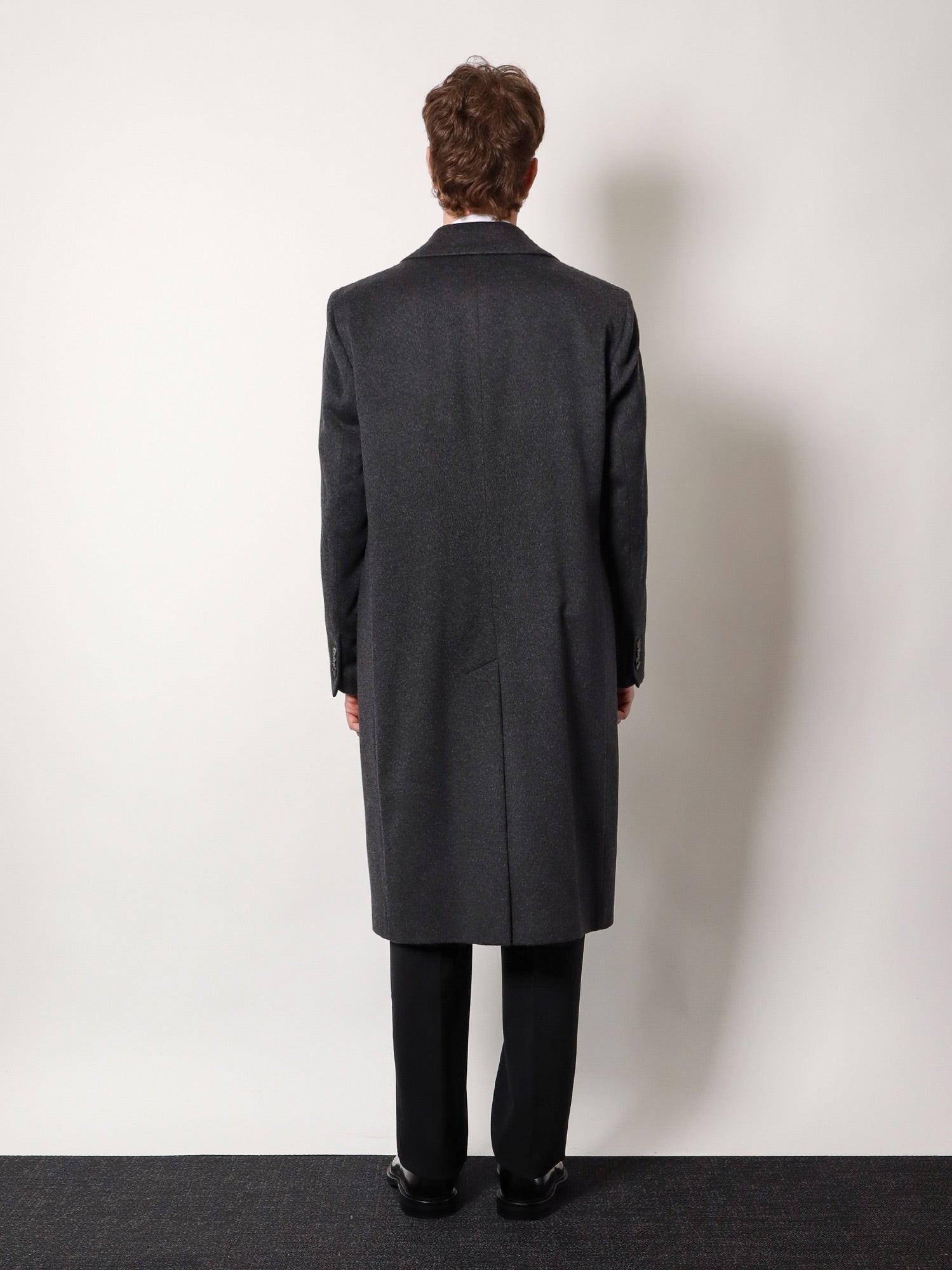 Cashmere coat with satin lining - Image 3
