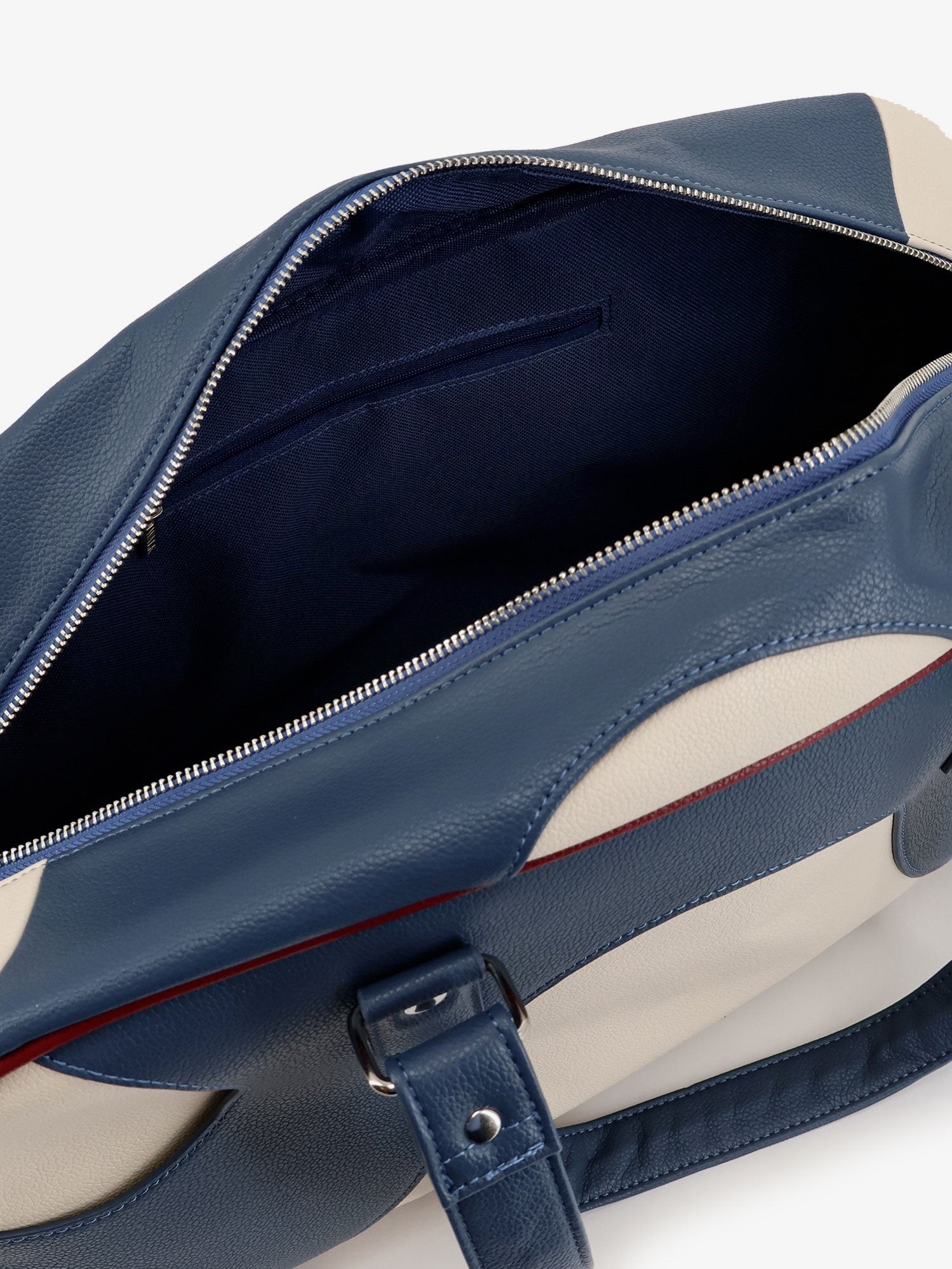 Leather crossbody bag with embroidered logo on the front - Image 4